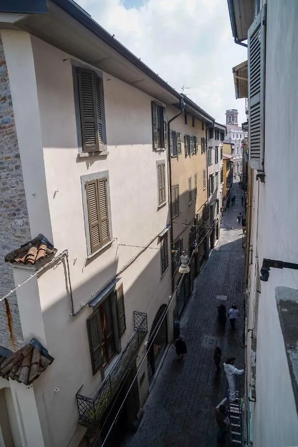 Colleoni 20 Villa Bergamo 0*,